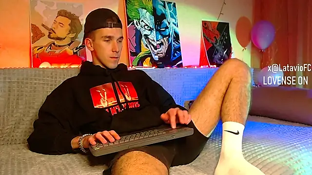 Snapshot of Midnighter_ chatting on January 14, 2:40 am Midnighter online show from January 14, 2:40 am