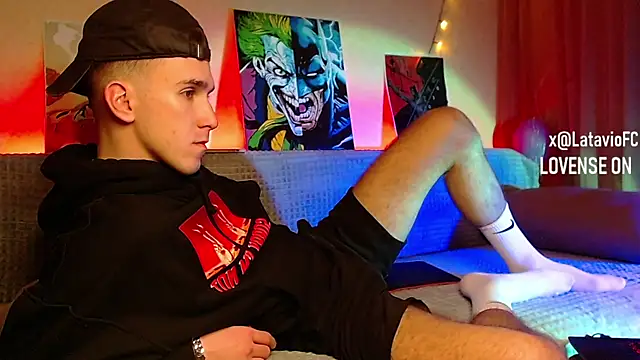 Snapshot of Midnighter_ chatting on January 28, 6:39 pm Midnighter online show from January 28, 6:39 pm