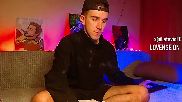 Snapshot of Midnighter_ chatting on February 8, 4:03 am Midnighter online show from February 8, 4:03 am