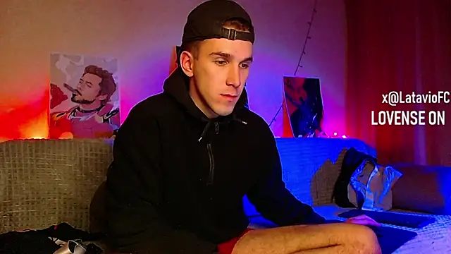 Snapshot of Midnighter_ chatting on February 9, 10:21 pm Midnighter online show from February 9, 10:21 pm