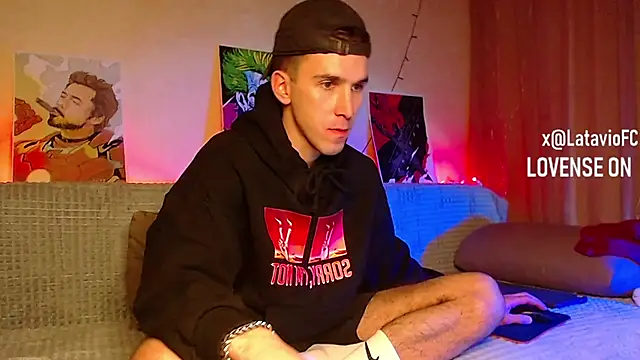 Snapshot of Midnighter_ chatting on February 11, 5:16 am Midnighter online show from February 11, 5:16 am