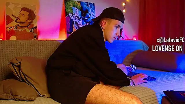 Snapshot of Midnighter_ chatting on March 7, 1:20 am Midnighter online show from March 7, 1:20 am