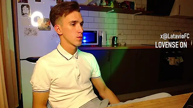 Snapshot of Midnighter_ chatting on September 18, 1:51 am Midnighter online show from September 18, 1:51 am