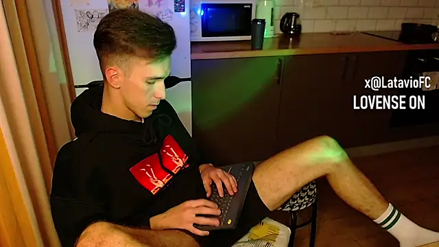 Snapshot of Midnighter_ chatting on September 20, 1:17 am Midnighter online show from September 20, 1:17 am