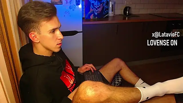 Snapshot of Midnighter_ chatting on October 29, 1:19 am Midnighter online show from October 29, 1:19 am