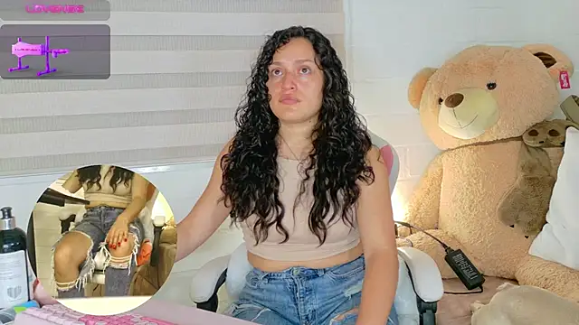 Snapshot of megan_doll2 chatting on April 30, 11:09 pm megan doll2 online show from April 30, 11:09 pm