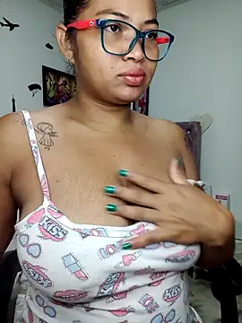 Snapshot of chalohott chatting on April 19, 11:31 am chalohott online show from April 19, 11:31 am
