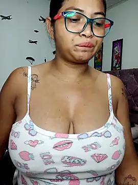Snapshot of chalohott chatting on April 21, 11:05 am chalohott online show from April 21, 11:05 am