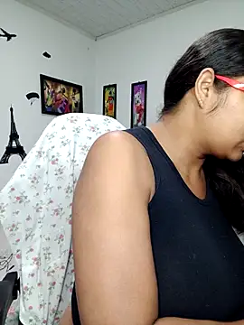 Snapshot of chalohott chatting on May 19, 10:32 am chalohott online show from May 19, 10:32 am
