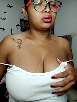 Snapshot of chalohott chatting on June 15, 12:18 pm chalohott online show from June 15, 12:18 pm