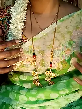 Snapshot of tuttifrutti17 chatting on February 3, 5:35 pm tuttifrutti17 online show from February 3, 5:35 pm