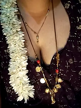 Snapshot of tuttifrutti17 chatting on March 16, 6:42 am tuttifrutti17 online show from March 16, 6:42 am