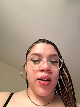 QueenNuttCollector online show from November 21, 5:11 pm