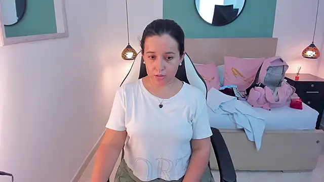 izaro22 online show from December 6, 7:23 pm