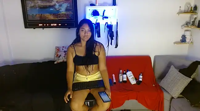 Snapshot of Chiara_petterson chatting on March 7, 3:19 am Chiara petterson online show from March 7, 3:19 am