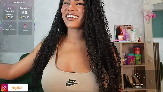 HOTBLACKANDWHITE2 online show from February 11, 6:46 pm