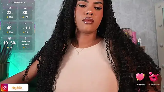 Snapshot of HOTBLACKANDWHITE2 chatting on March 9, 2:37 am HOTBLACKANDWHITE2 online show from March 9, 2:37 am