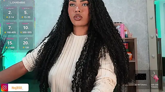 Snapshot of HOTBLACKANDWHITE2 chatting on March 19, 2:37 am HOTBLACKANDWHITE2 online show from March 19, 2:37 am