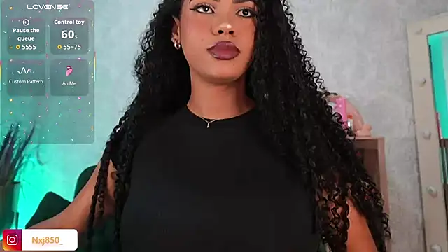 Snapshot of HOTBLACKANDWHITE2 chatting on March 20, 2:49 am HOTBLACKANDWHITE2 online show from March 20, 2:49 am