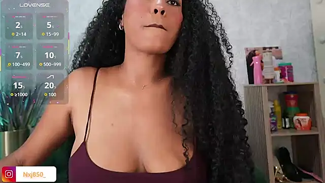 Snapshot of HOTBLACKANDWHITE2 chatting on March 26, 4:29 am HOTBLACKANDWHITE2 online show from March 26, 4:29 am