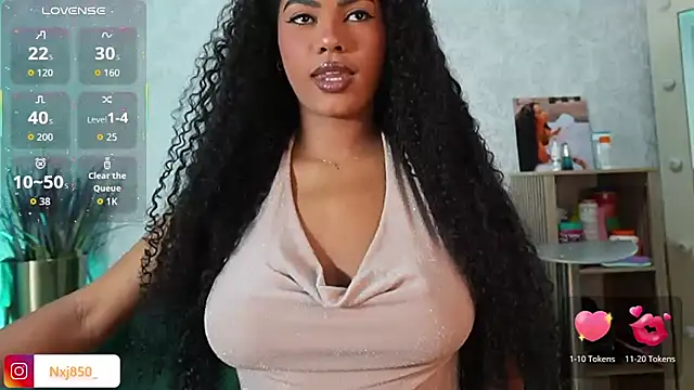 Snapshot of HOTBLACKANDWHITE2 chatting on March 28, 4:12 am HOTBLACKANDWHITE2 online show from March 28, 4:12 am