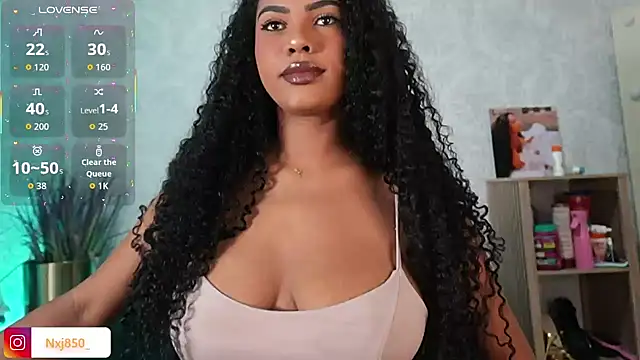 Snapshot of HOTBLACKANDWHITE2 chatting on March 31, 9:32 am HOTBLACKANDWHITE2 online show from March 31, 9:32 am