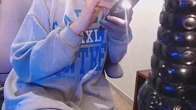 toxxxic cams online show from April 15, 4:30 am