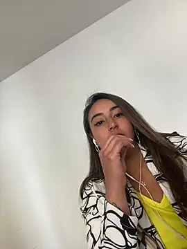 Snapshot of Vaiolet_a chatting on July 3, 3:29 pm Vaiolet a online show from July 3, 3:29 pm