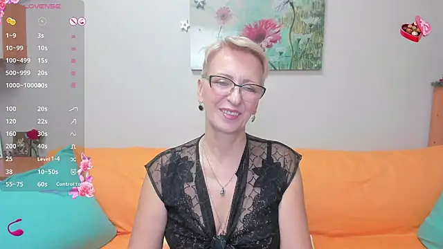 iamyourdream89 online show from December 8, 1:25 pm