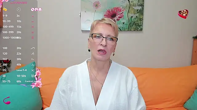iamyourdream89 online show from December 9, 1:02 pm