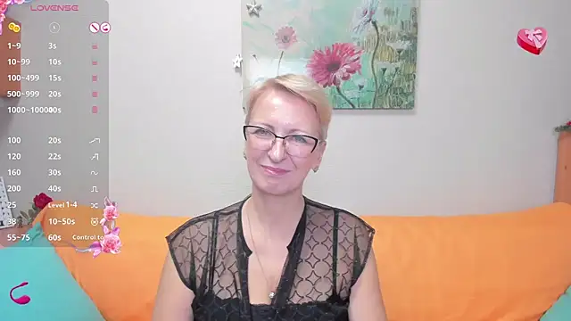 iamyourdream89 online show from December 17, 8:21 pm