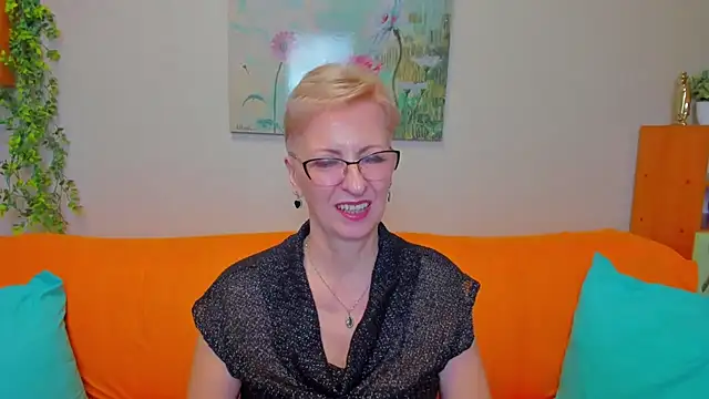 iamyourdream89 online show from April 2, 1:09 pm