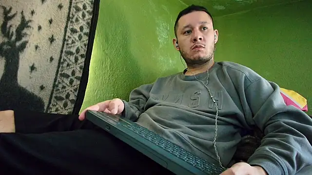 sweet cock28 online show from December 27, 3:59 pm