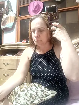 Snapshot of SeductionSilera chatting on February 21, 3:24 pm SeductionSilera online show from February 21, 3:24 pm