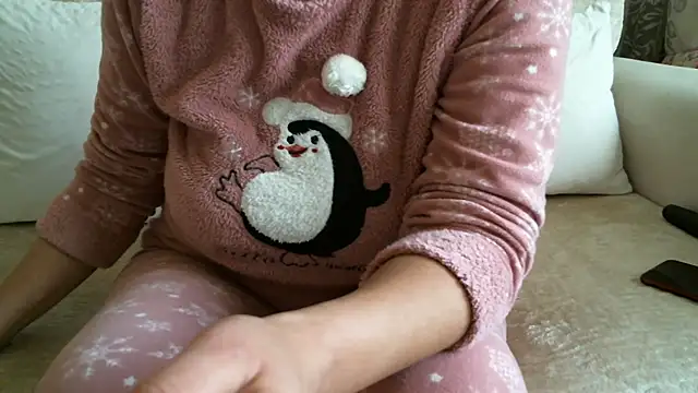 Snapshot of mysteriouscouple001 chatting on December 17, 12:11 pm mysteriouscouple001 online show from December 17, 12:11 pm