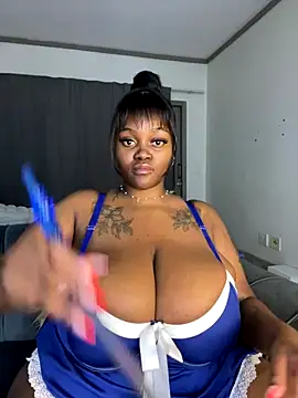 Snapshot of Yung-Missy chatting on October 12, 1:59 am Yung-Missy online show from October 12, 1:59 am