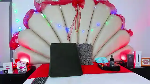 Natasha  Blue online show from December 29, 1:17 pm