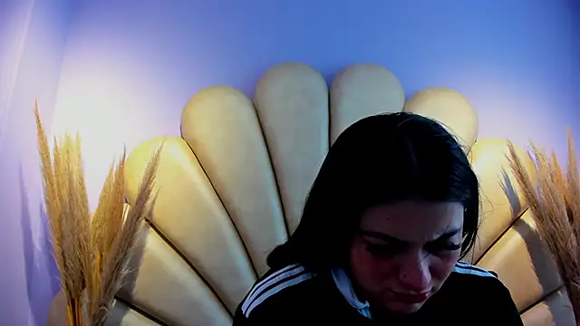 Natasha  Blue online show from December 20, 6:59 pm