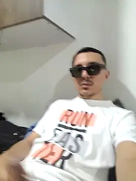 Snapshot of axeldaviid chatting on November 29, 3:20 am axeldaviid online show from November 29, 3:20 am