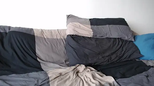 Snapshot of frankkk82 chatting on December 13, 12:06 pm frankkk82 online show from December 13, 12:06 pm