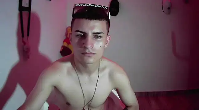 Snapshot of SHAT_SEX chatting on December 26, 11:57 pm SHAT SEX online show from December 26, 11:57 pm