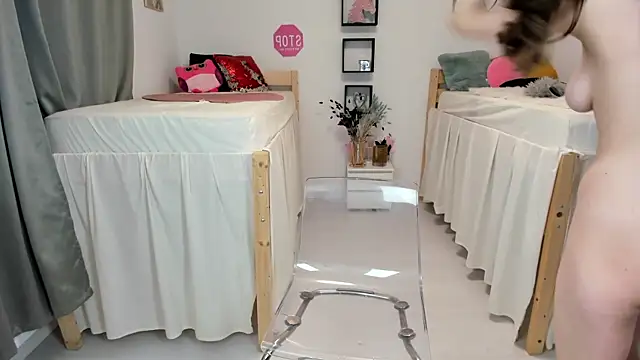 18perfecttits online show from December 30, 4:51 pm