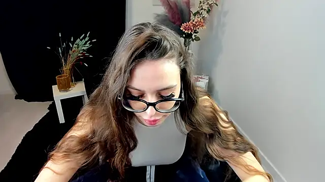 Snapshot of 18perfecttits chatting on February 17, 12:34 pm 18perfecttits online show from February 17, 12:34 pm