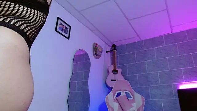 Dakota bumm online show from April 21, 6:01 pm