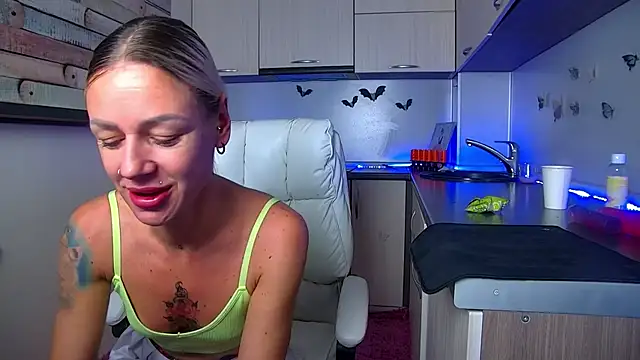 Snapshot of Skinny_Nally chatting on November 28, 1:08 am Skinny Nally online show from November 28, 1:08 am