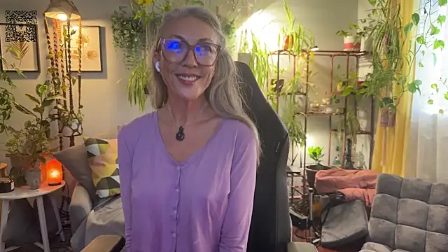 Snapshot of sunniedayz_ chatting on September 23, 4:10 pm sunniedayz  online show from September 23, 4:10 pm