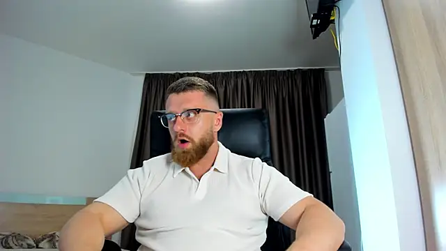 Snapshot of Findom_guy chatting on June 9, 4:51 pm Findom guy online show from June 9, 4:51 pm