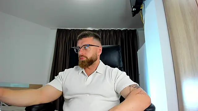 Snapshot of Findom_guy chatting on June 11, 10:24 am Findom guy online show from June 11, 10:24 am