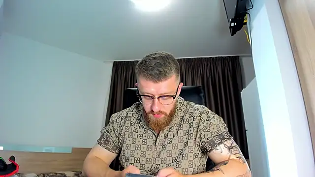 Snapshot of Findom_guy chatting on June 13, 5:22 pm Findom guy online show from June 13, 5:22 pm