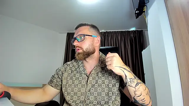 Snapshot of Findom_guy chatting on July 12, 3:47 pm Findom guy online show from July 12, 3:47 pm